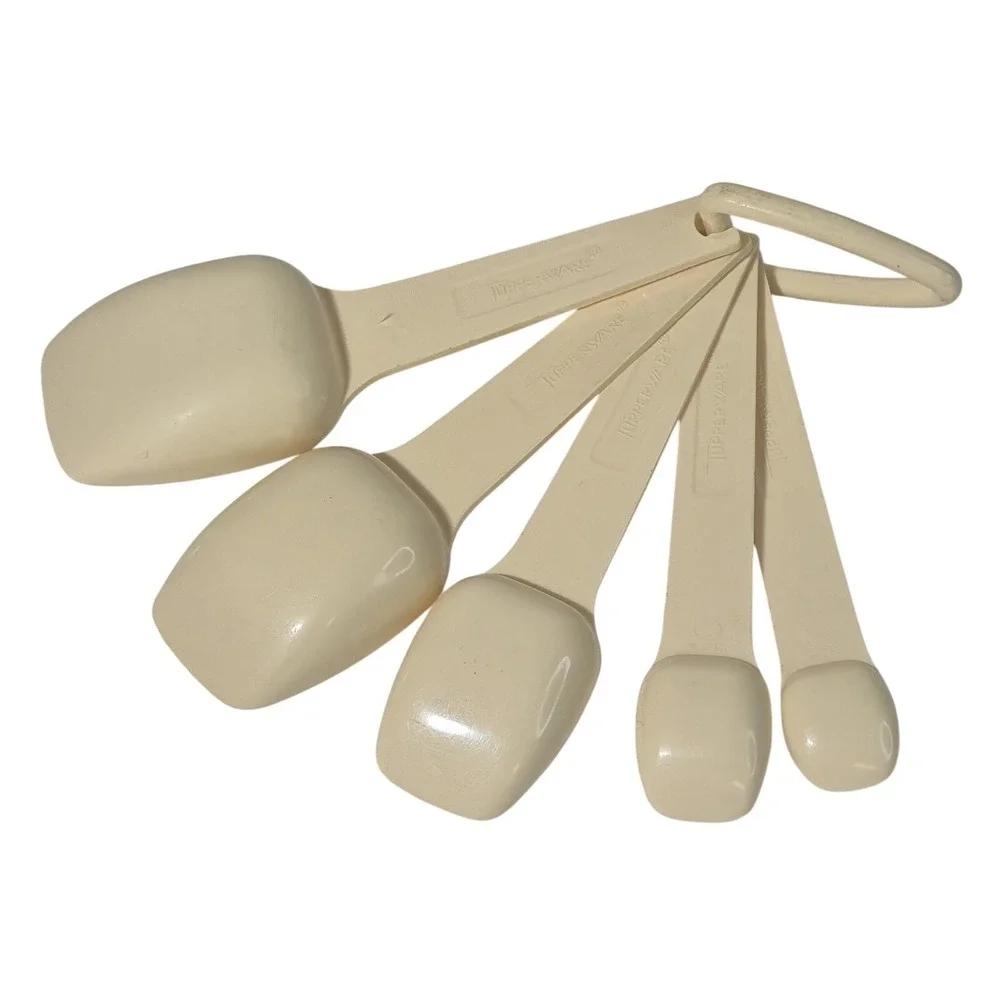 Vintage Tupperware Beige D-Style Measuring Spoons Set of 5 with D-Ring